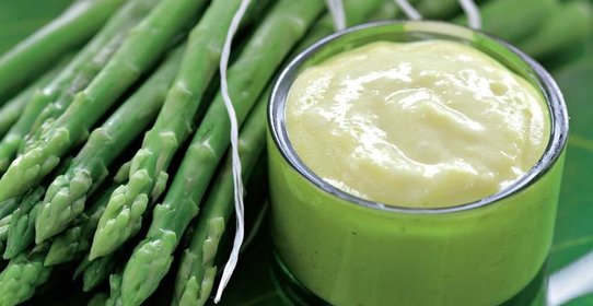 Спаржа с голландским соусом