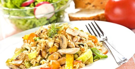 Салат из курицы с шампиньонами и болгарским перцем