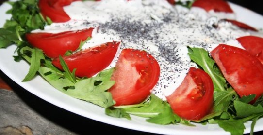 Салат Контраст с сырно-маковой заправкой