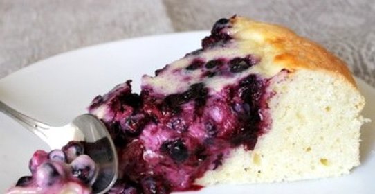 Пирог с черникой и сметаной