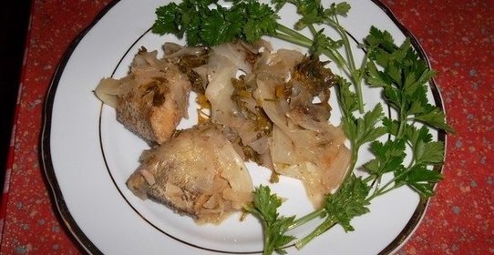 Рыба, тушенная с капустой
