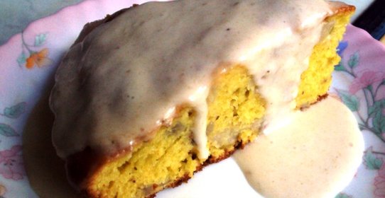 Банановый пирог под банановым соусом