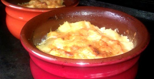 Картофель с тушенкой в горшочках