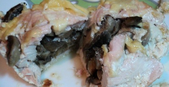 Куриная грудка в сливках, фаршировнная грибами