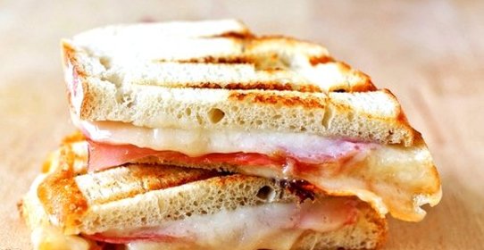 Тосты с ветчиной и сыром