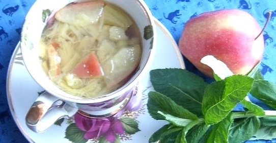 Компот из ревеня с яблоками и мятой