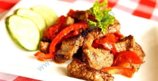 Тушеная телятина с овощами