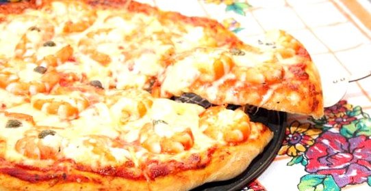 Пицца с креветками