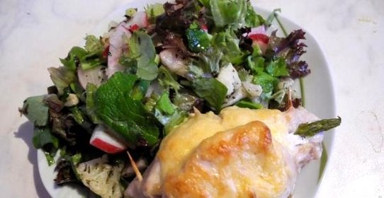 Курица запеченая со спаржей