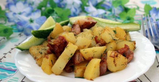 Молодой картофель с сырокопченой грудинкой