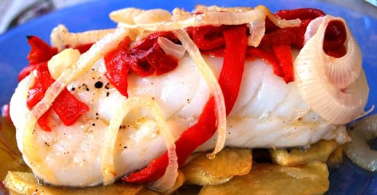 Запеченная треска с овощами