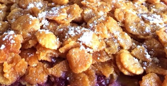 Вишневый пирог с кукурузными хлопьями