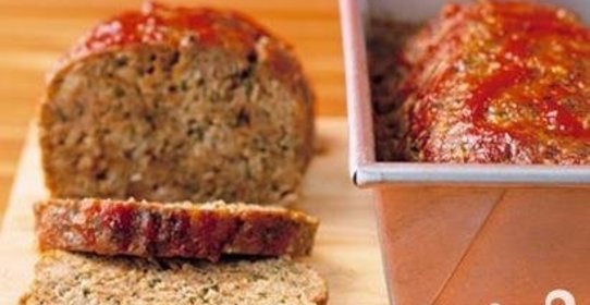 Мясной рулет с соусом чили