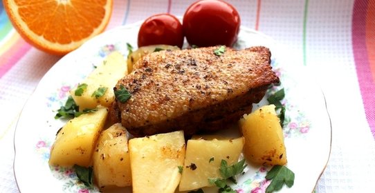 Утка в духовке с картошкой в рукаве