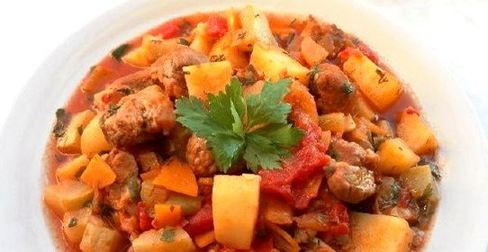 Овощное рагу со свининой и кабачками