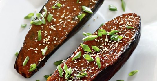Баклажаны с глазурью из пасты мисо