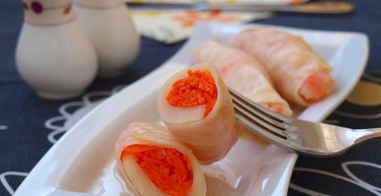 Квашеные капустные рулетики с морковью