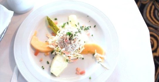 Салат из курицы с яблоками