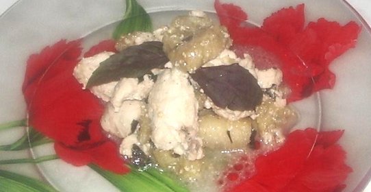 Куриное филе с баклажанами под простоквашей