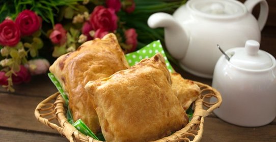 Слоеные пирожки с грибами
