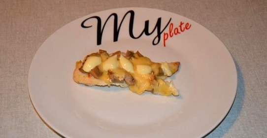 Куриная грудка с грибами и сыром