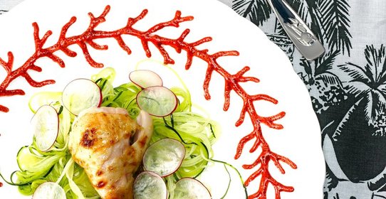 Курица с зеленой лапшой и редисом