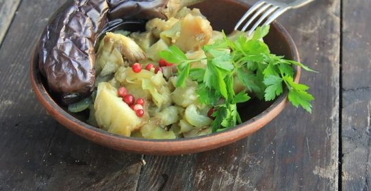 Теплый салат из баклажан