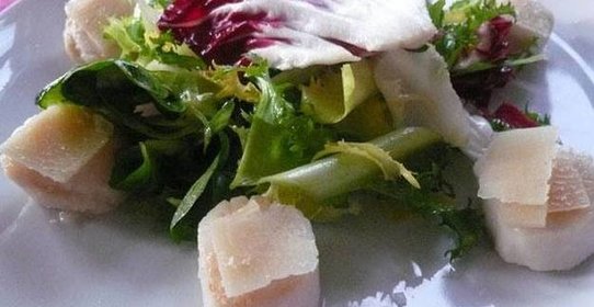 Легкий салат с гребешками