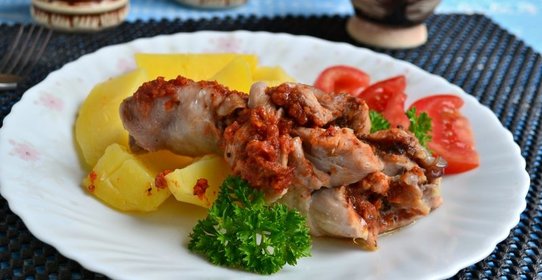 Куриные ножки с соусом Сацебели и картофелем на пару