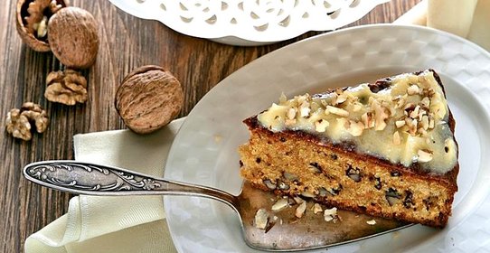 Морковный торт с грецкими орехами