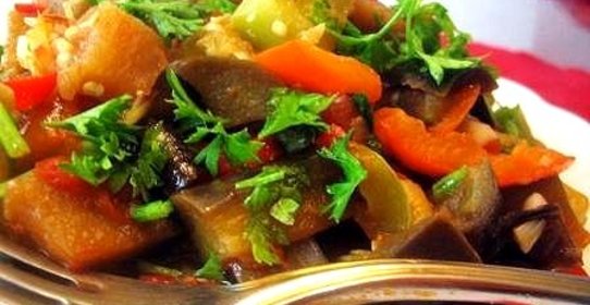 Тушеная кольраби с говядиной