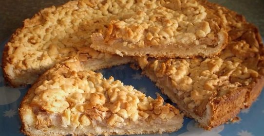 Тертый пирог с яблоками