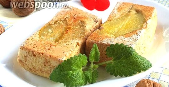 Шарлотка с грушами