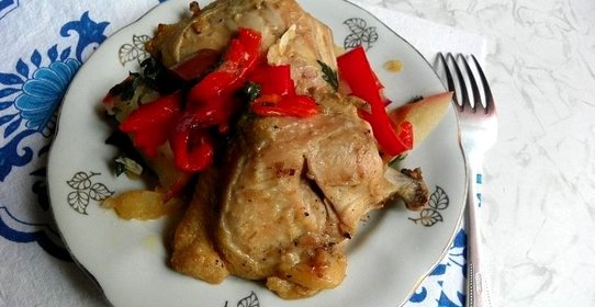 Куриные окорочка с болгарским перцем и яблоками