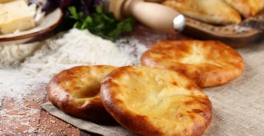 Хачапури с сыром сулугуни