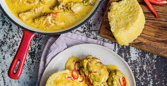 Гедлибже – цыпленок в сметанном соусе, с кукурузной и пшенной «пастой»