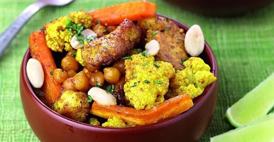 Курица с овощами и нутом по-индийски