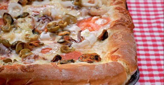 Пирог с помидорами и морепродуктами