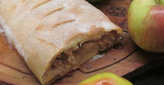 Венский яблочный штрудель из творожного теста