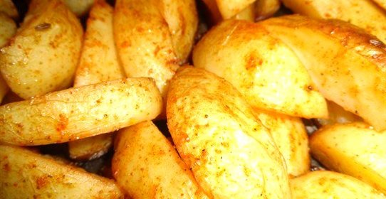 Молодой картофель по‑деревенски с паприкой