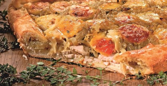 Луковый пирог с сыром