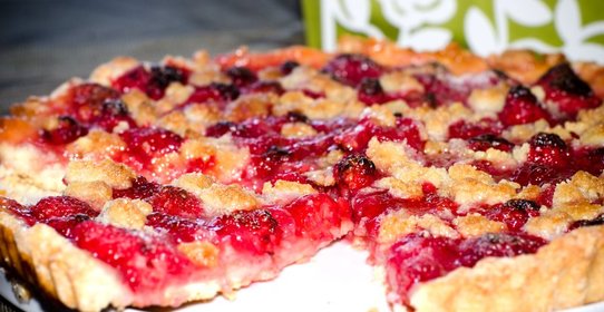 Пирог с малиной из песочного теста