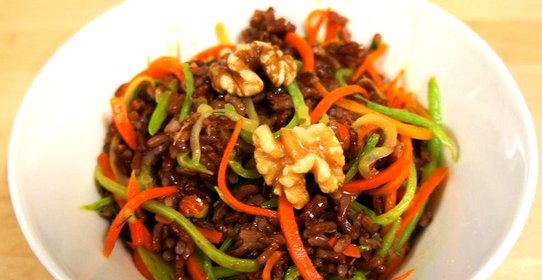 Красный рис с овощами