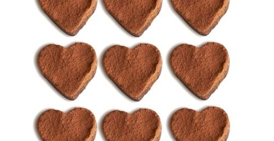 Шоколадные бисквитные сердца