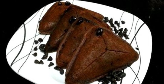 Шоколадные бисквиты в сэндвичнице