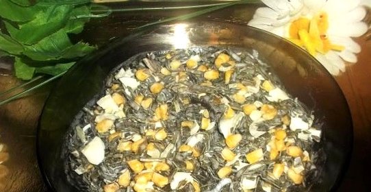 Салат из морской капусты с яйцами