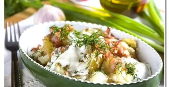Молодой картофель со сметаной
