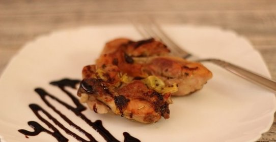 Курица с киви в духовке