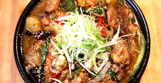 Курица с черносливом тушеная