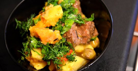 Рагу из говядины с тыквой и оливками